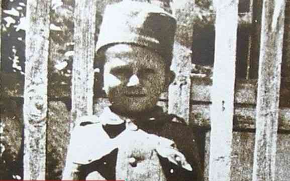 SA 8 GODINA KRENUO U RAT, SA 12 DOBIO ČIN! Momčilu Gavriću pobili celu porodicu, pa postao najmlađi kaplar na svetu (FOTO)